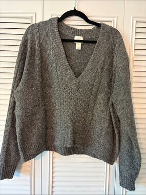H&M Cozy Wool Blend V-Neck Cable Knit Sweater - Gray Size L